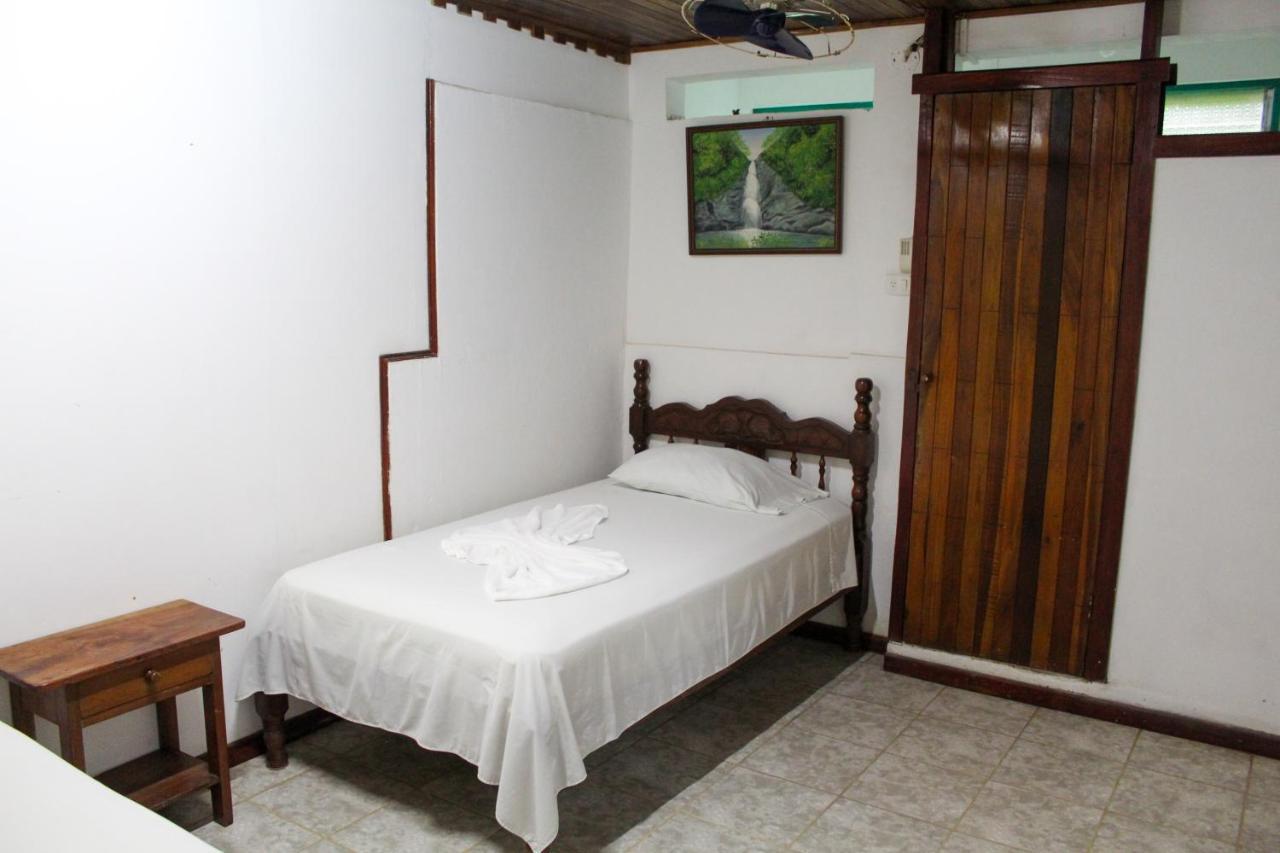 Hotel La Cascada Puntarenas Exteriör bild